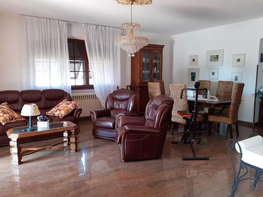 Immagine 11 di Villa in vendita  a Carrara
