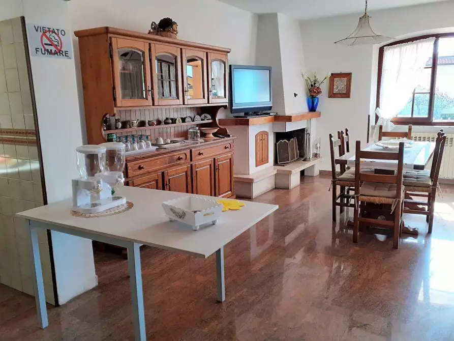 Immagine 9 di Villa in vendita  a Carrara