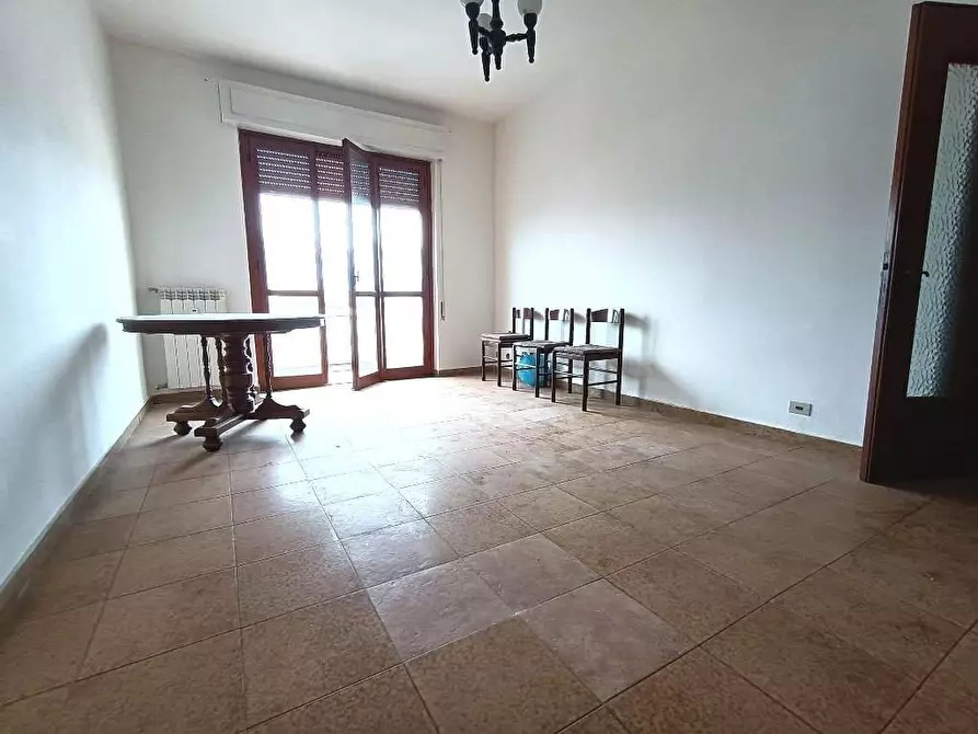 Immagine 2 di Appartamento in vendita  a Carrara