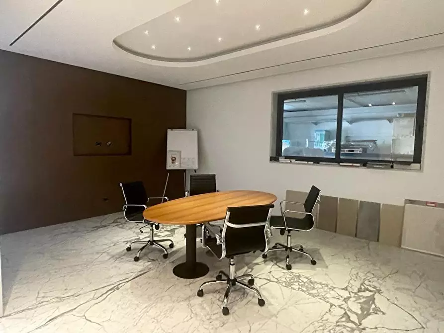 Immagine 9 di Attività artigianale in vendita  a Massa