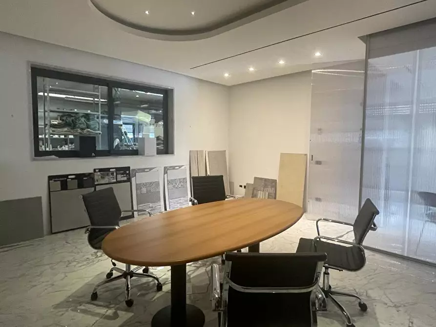 Immagine 10 di Attività artigianale in vendita  a Massa