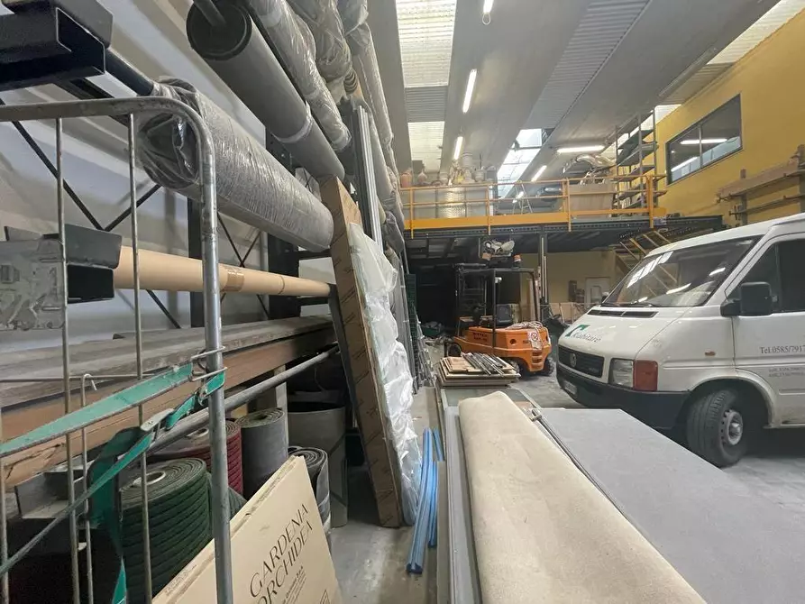 Immagine 4 di Attività artigianale in vendita  a Massa