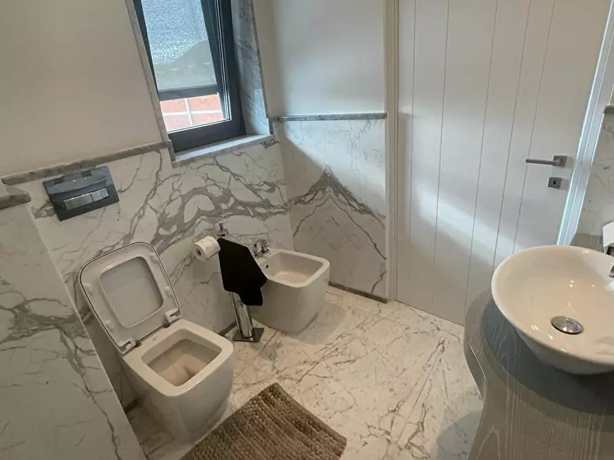 Immagine 16 di Attività artigianale in vendita  a Massa