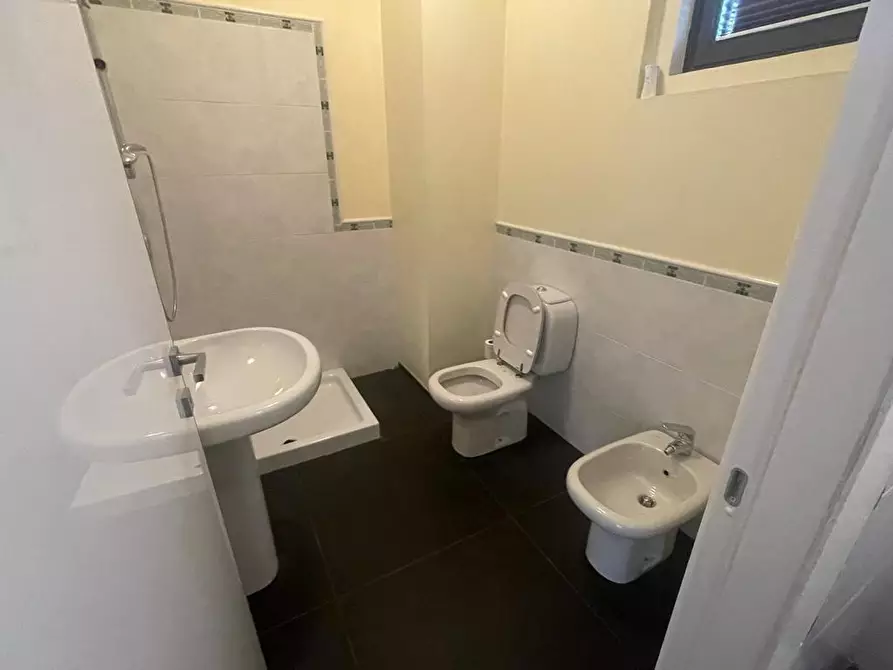 Immagine 6 di Attività artigianale in vendita  a Massa