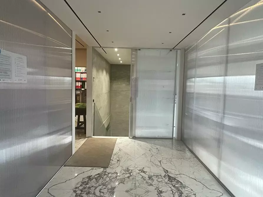 Immagine 13 di Attività artigianale in vendita  a Massa