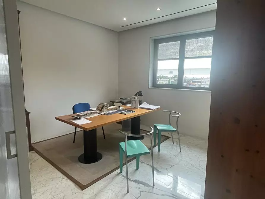 Immagine 12 di Attività artigianale in vendita  a Massa