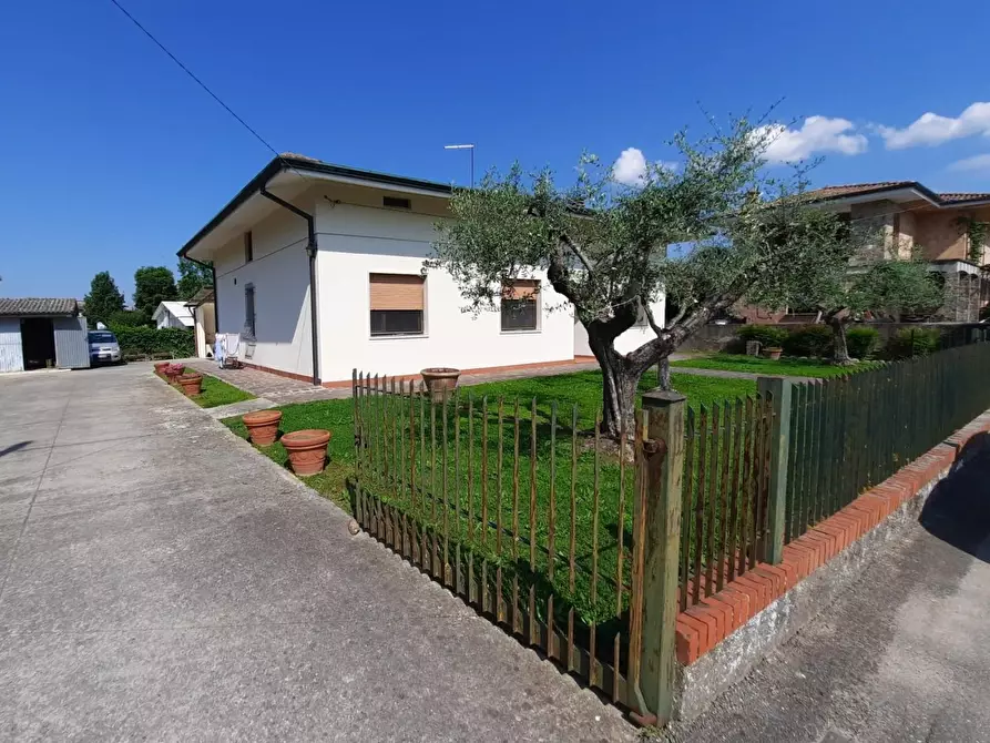 Immagine 9 di Villa in vendita  a Porcari