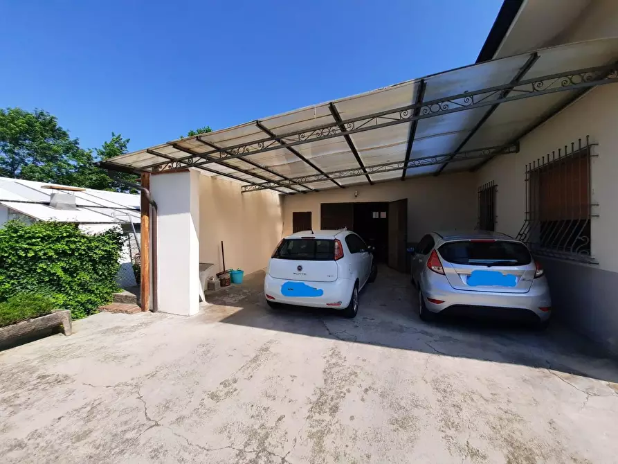 Immagine 24 di Villa in vendita  a Porcari