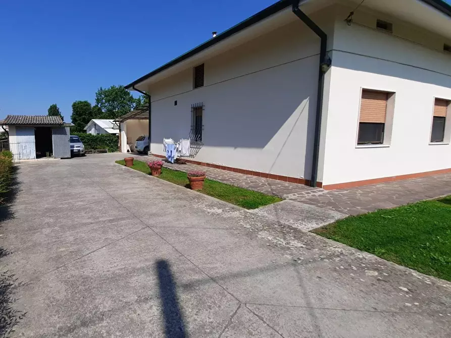 Immagine 7 di Villa in vendita  a Porcari