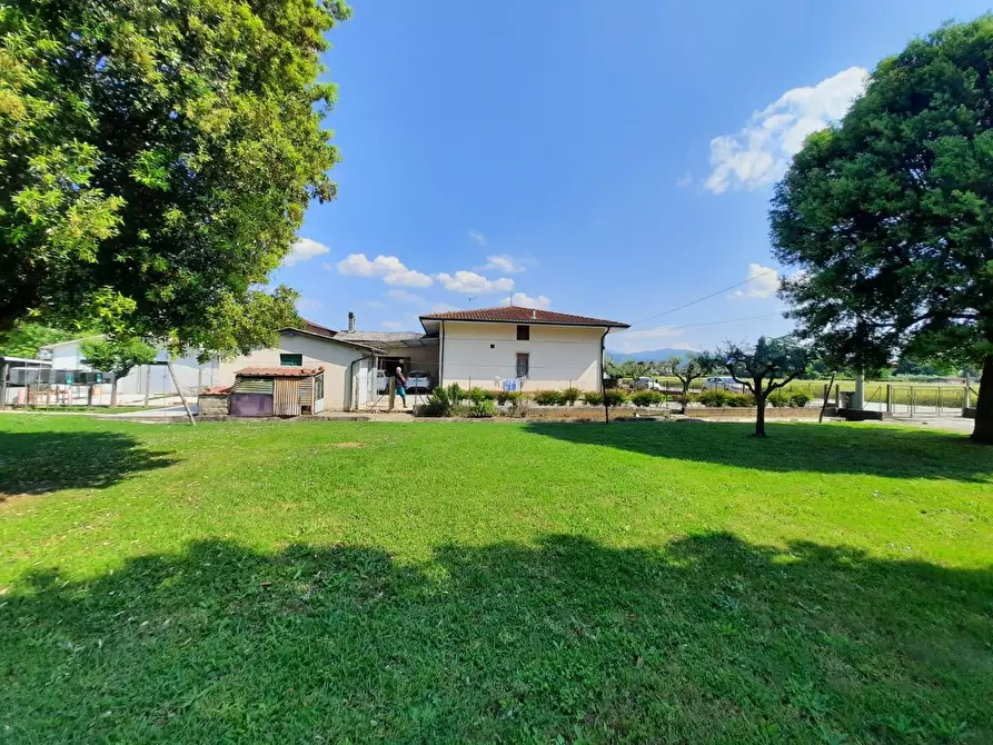 Immagine 2 di Villa in vendita  a Porcari