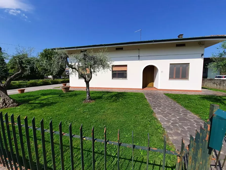 Immagine 8 di Villa in vendita  a Porcari