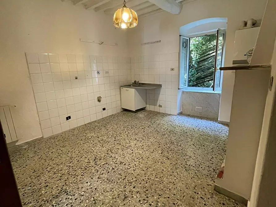 Immagine 2 di Appartamento in vendita  a Carrara