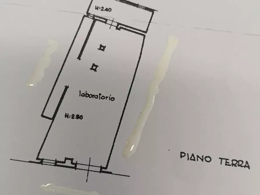 Immagine 2 di Magazzino in vendita  a Lucca