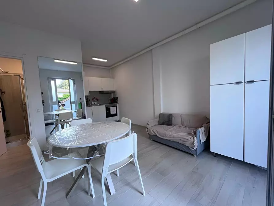 Immagine 4 di Appartamento in vendita  a Massa