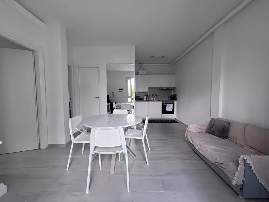 Immagine 2 di Appartamento in vendita  a Massa