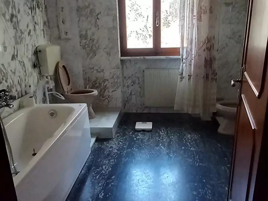 Immagine 13 di Appartamento in vendita  a Carrara