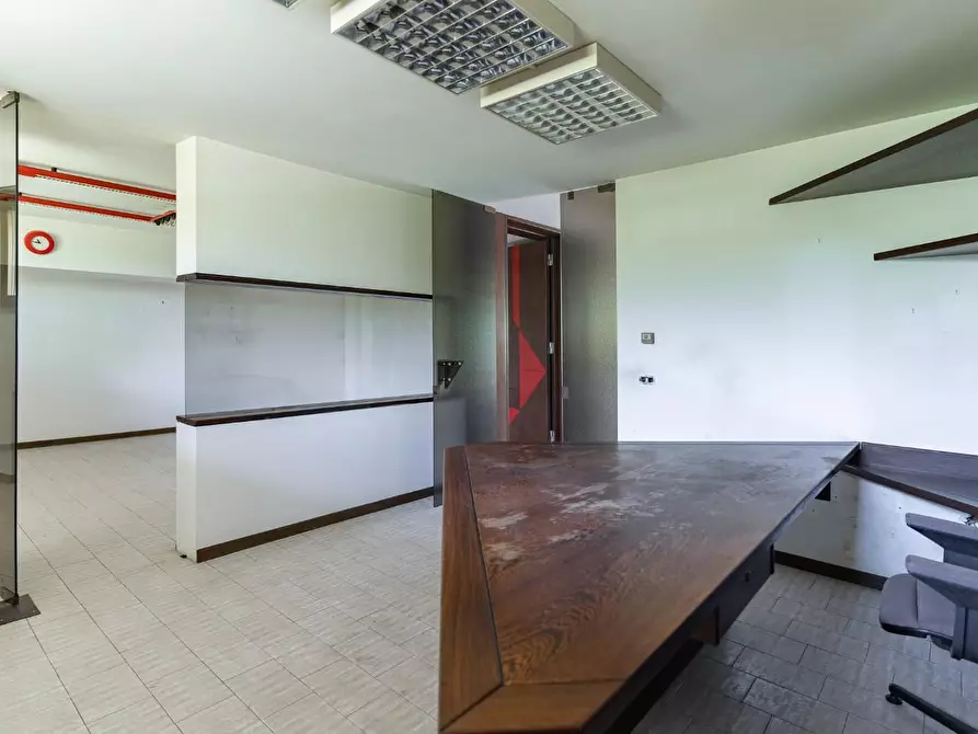 Immagine 19 di Ufficio in vendita  a Vinci