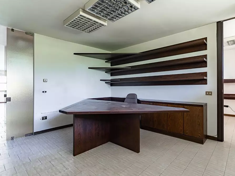 Immagine 18 di Ufficio in vendita  a Vinci