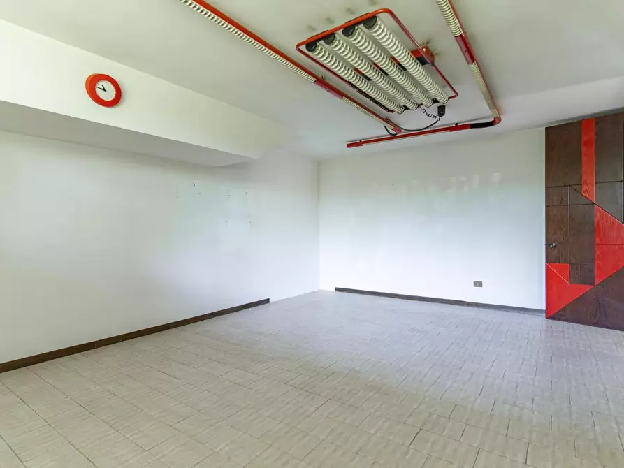 Immagine 21 di Ufficio in vendita  a Vinci