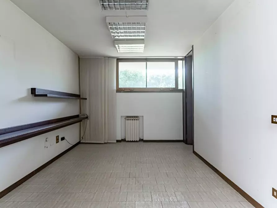 Immagine 12 di Ufficio in vendita  a Vinci