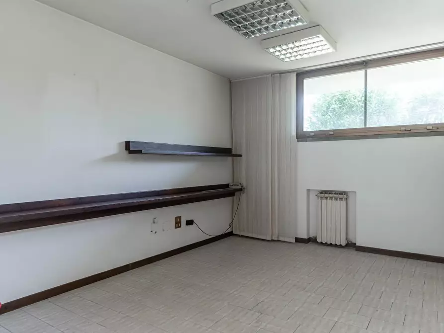 Immagine 13 di Ufficio in vendita  a Vinci