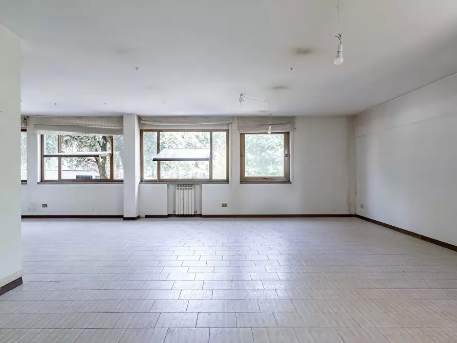 Immagine 35 di Ufficio in vendita  a Vinci