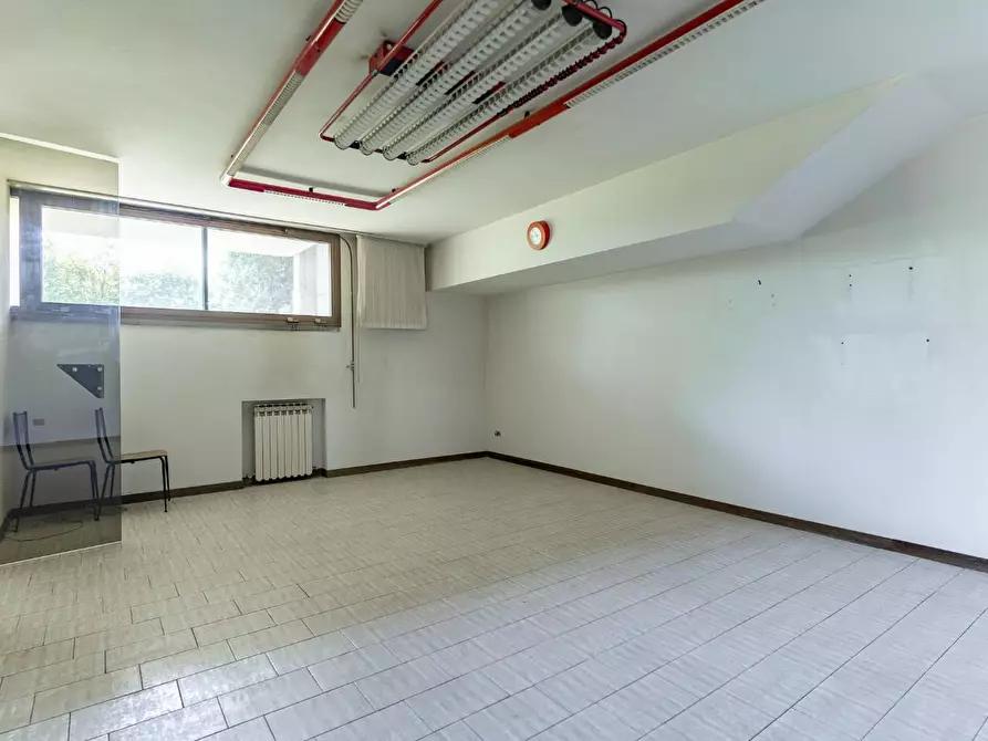 Immagine 27 di Ufficio in vendita  a Vinci