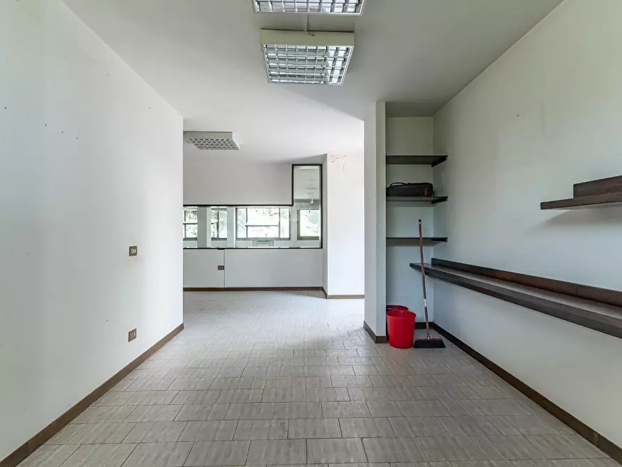 Immagine 14 di Ufficio in vendita  a Vinci
