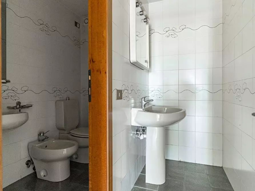 Immagine 36 di Ufficio in vendita  a Vinci