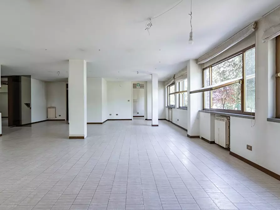 Immagine 33 di Ufficio in vendita  a Vinci