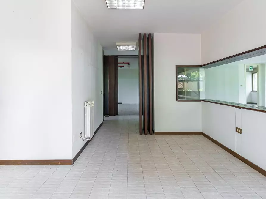 Immagine 11 di Ufficio in vendita  a Vinci