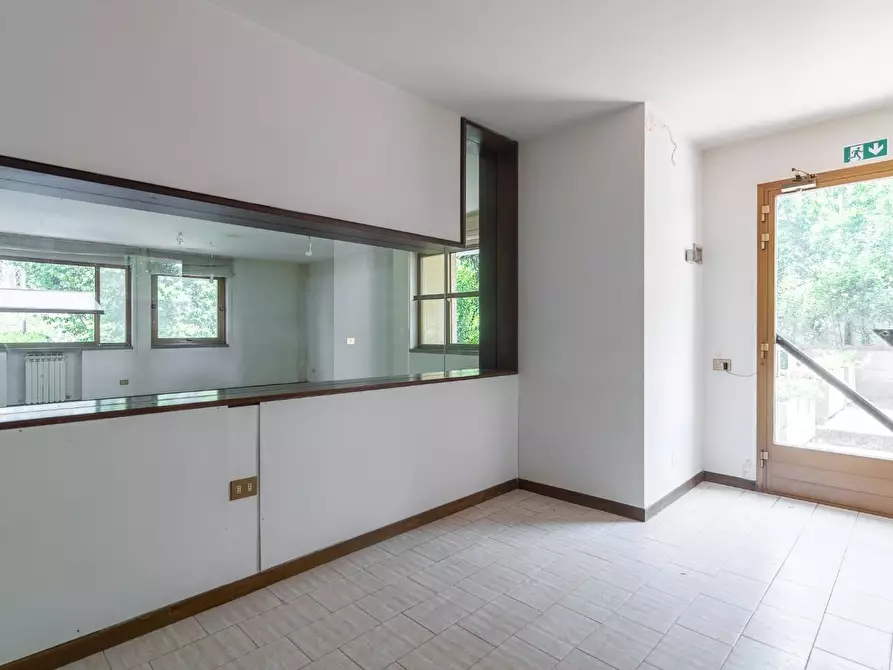 Immagine 8 di Ufficio in vendita  a Vinci