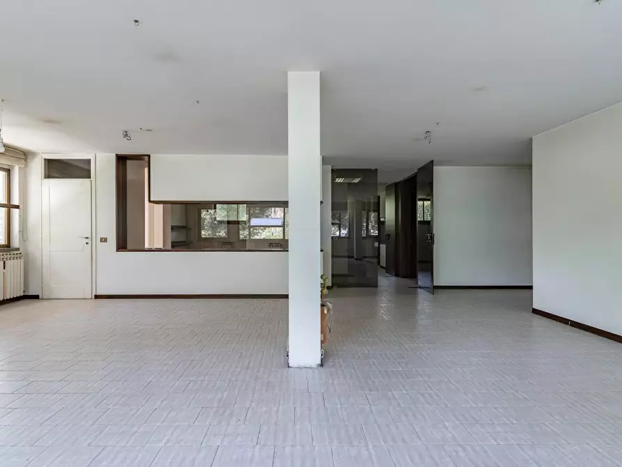 Immagine 31 di Ufficio in vendita  a Vinci