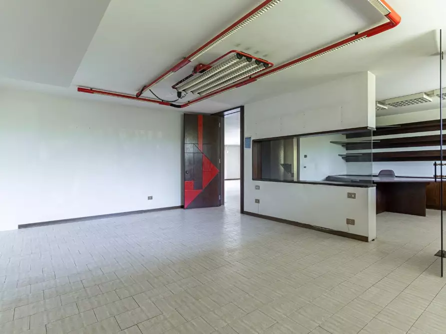 Immagine 23 di Ufficio in vendita  a Vinci