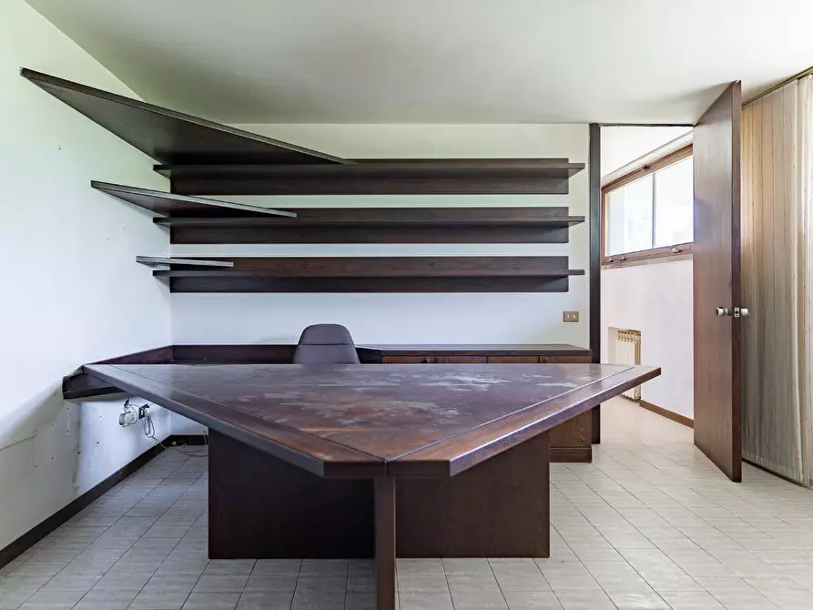 Immagine 17 di Ufficio in vendita  a Vinci