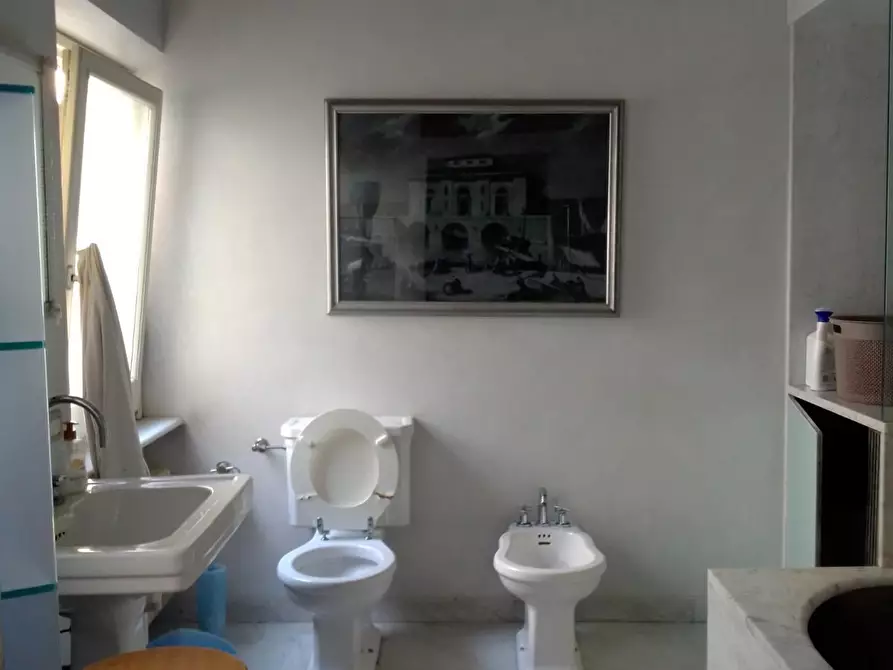 Immagine 9 di Appartamento in vendita  a Livorno