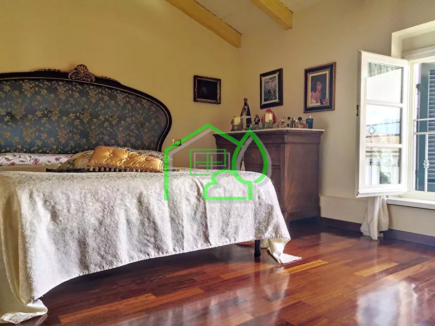 Immagine 27 di Villa in vendita  a Viareggio