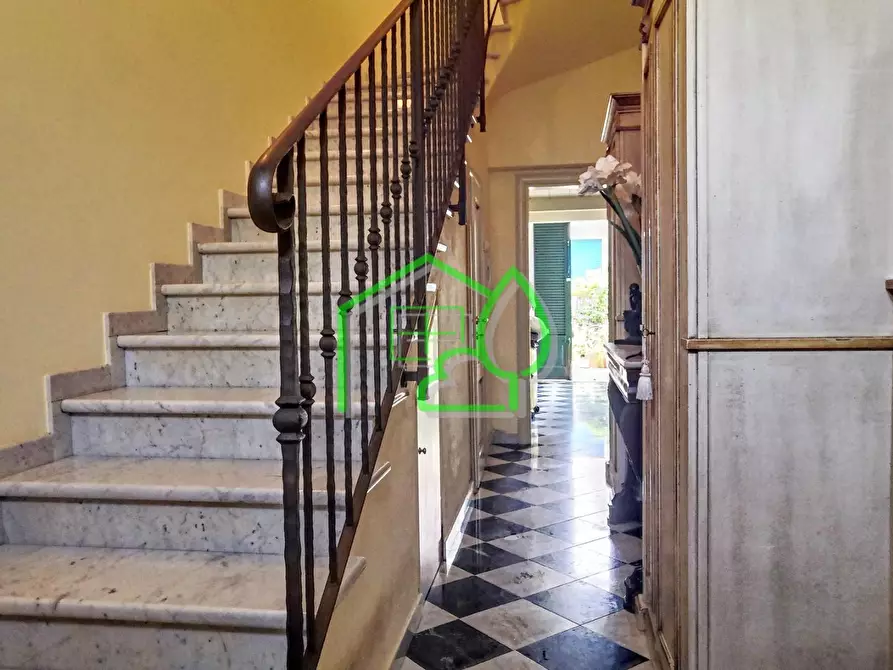 Immagine 41 di Villa in vendita  a Viareggio