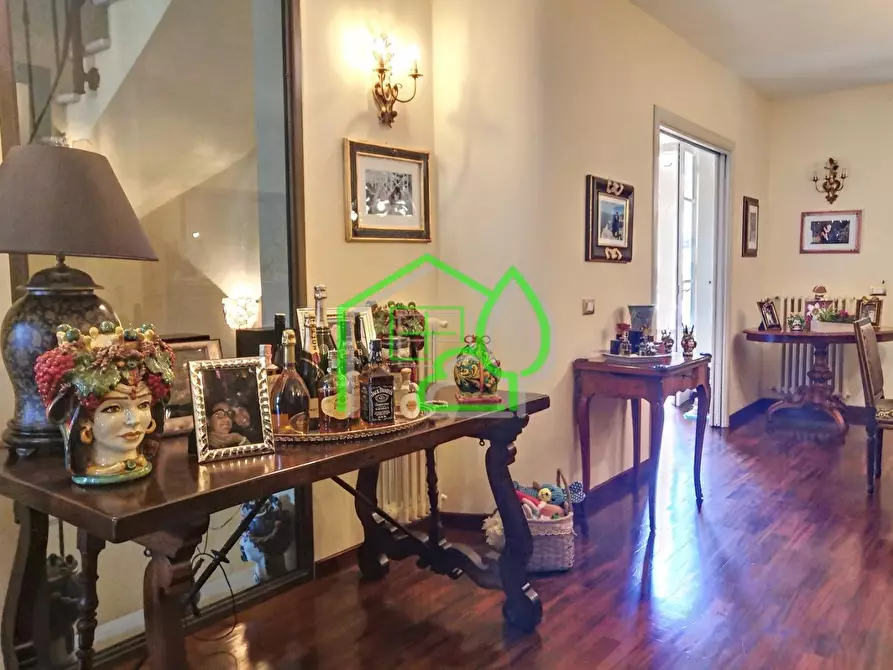 Immagine 5 di Villa in vendita  a Viareggio