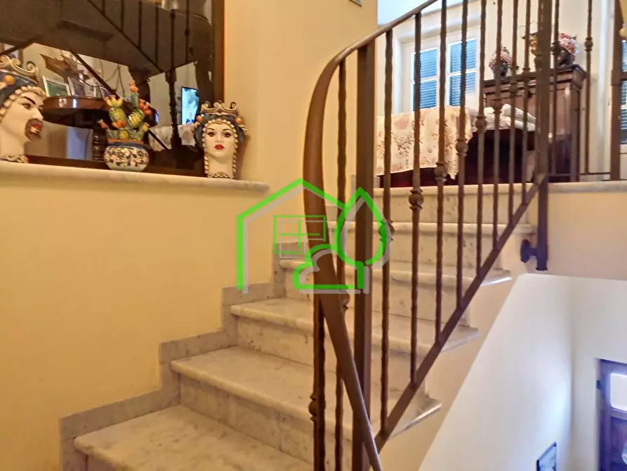 Immagine 3 di Villa in vendita  a Viareggio