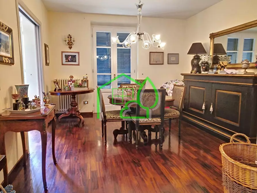 Immagine 12 di Villa in vendita  a Viareggio