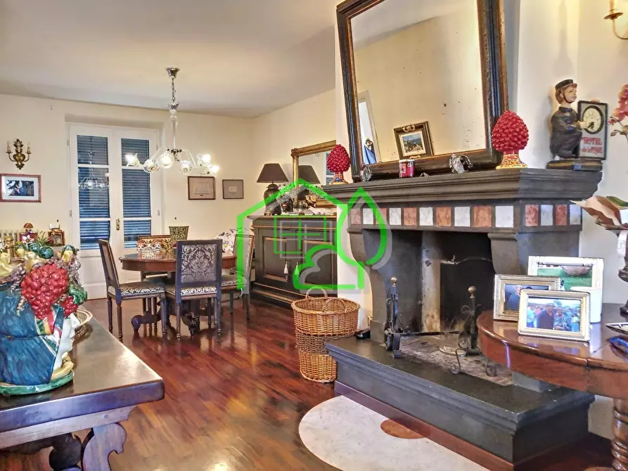 Immagine 10 di Villa in vendita  a Viareggio