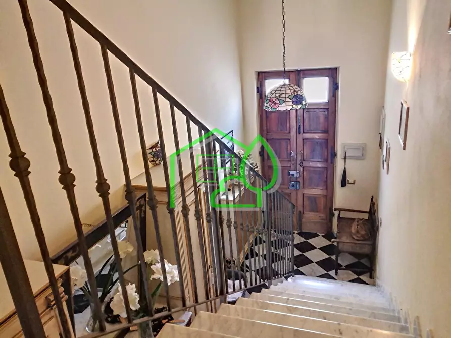 Immagine 2 di Villa in vendita  a Viareggio