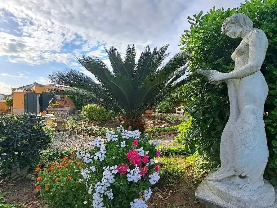 Immagine 8 di Villa in vendita  a Cascina