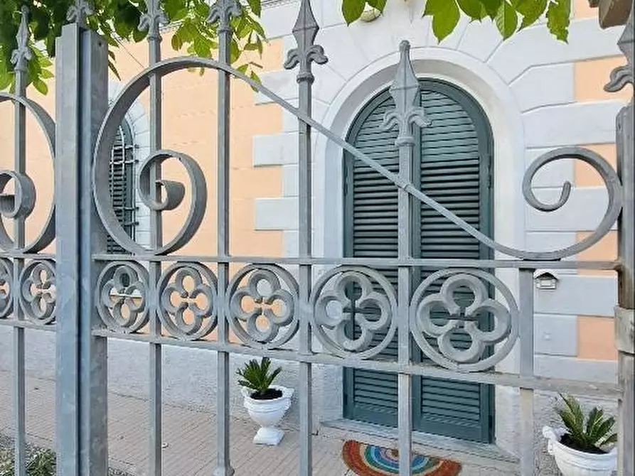 Immagine 16 di Villa in vendita  a Cascina