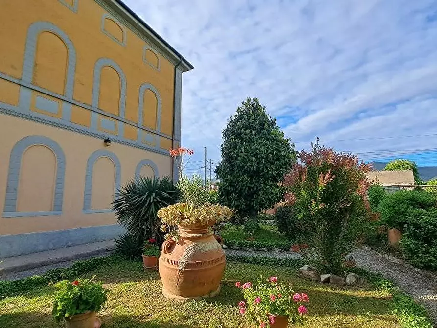 Immagine 11 di Villa in vendita  a Cascina