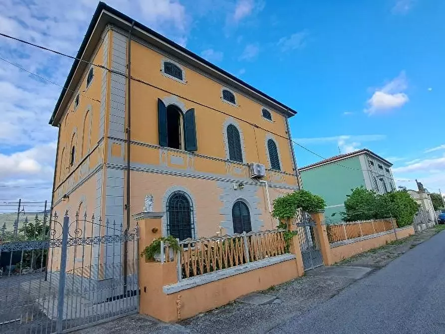Immagine 15 di Villa in vendita  a Cascina