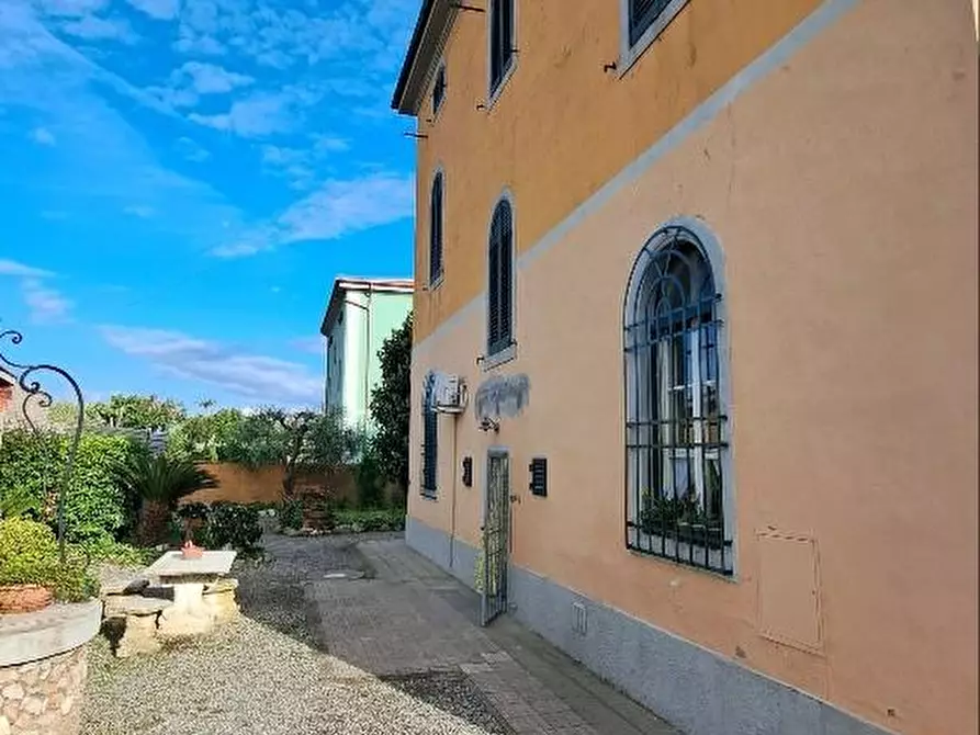 Immagine 10 di Villa in vendita  a Cascina