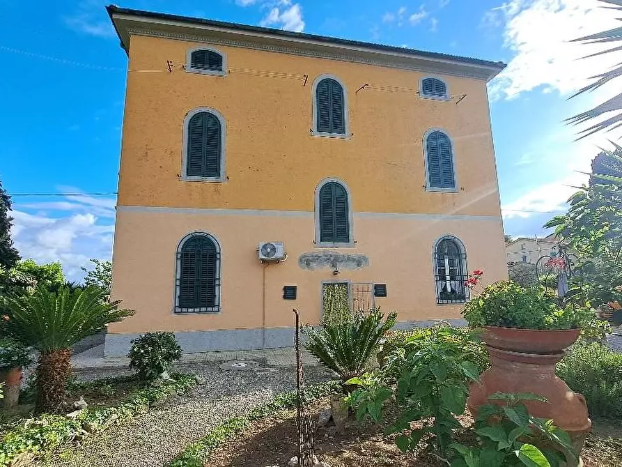 Immagine 3 di Villa in vendita  a Cascina