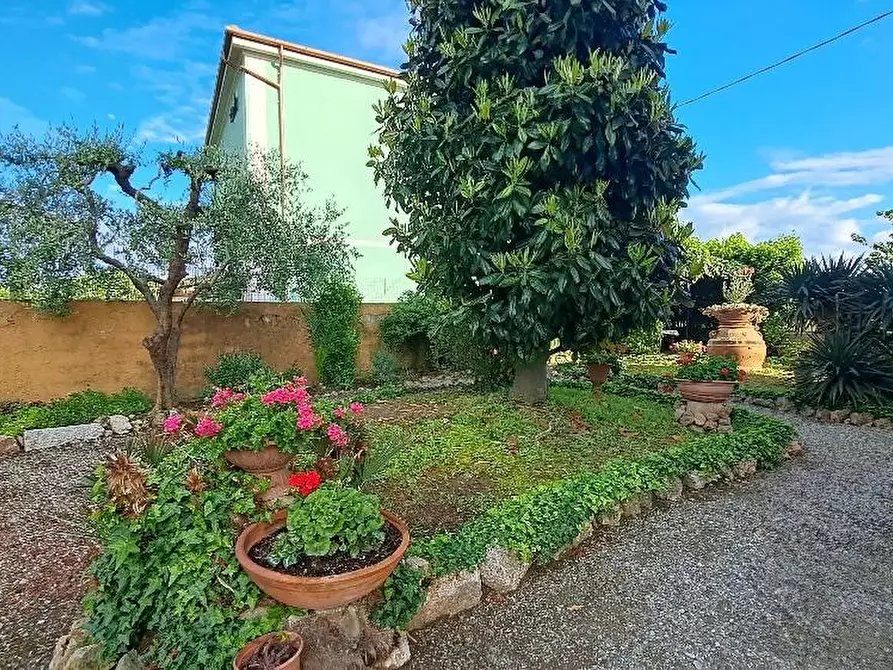 Immagine 12 di Villa in vendita  a Cascina